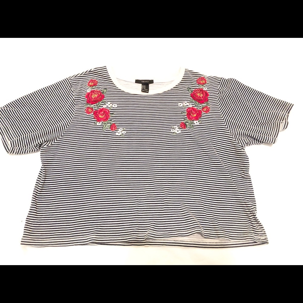 Stripped Crop Top 🌹